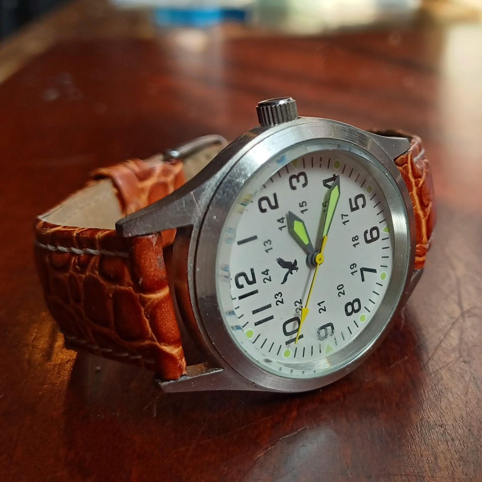 American Eagle Mens Quartz Wrist Watch 13059, Leather band, New Battery