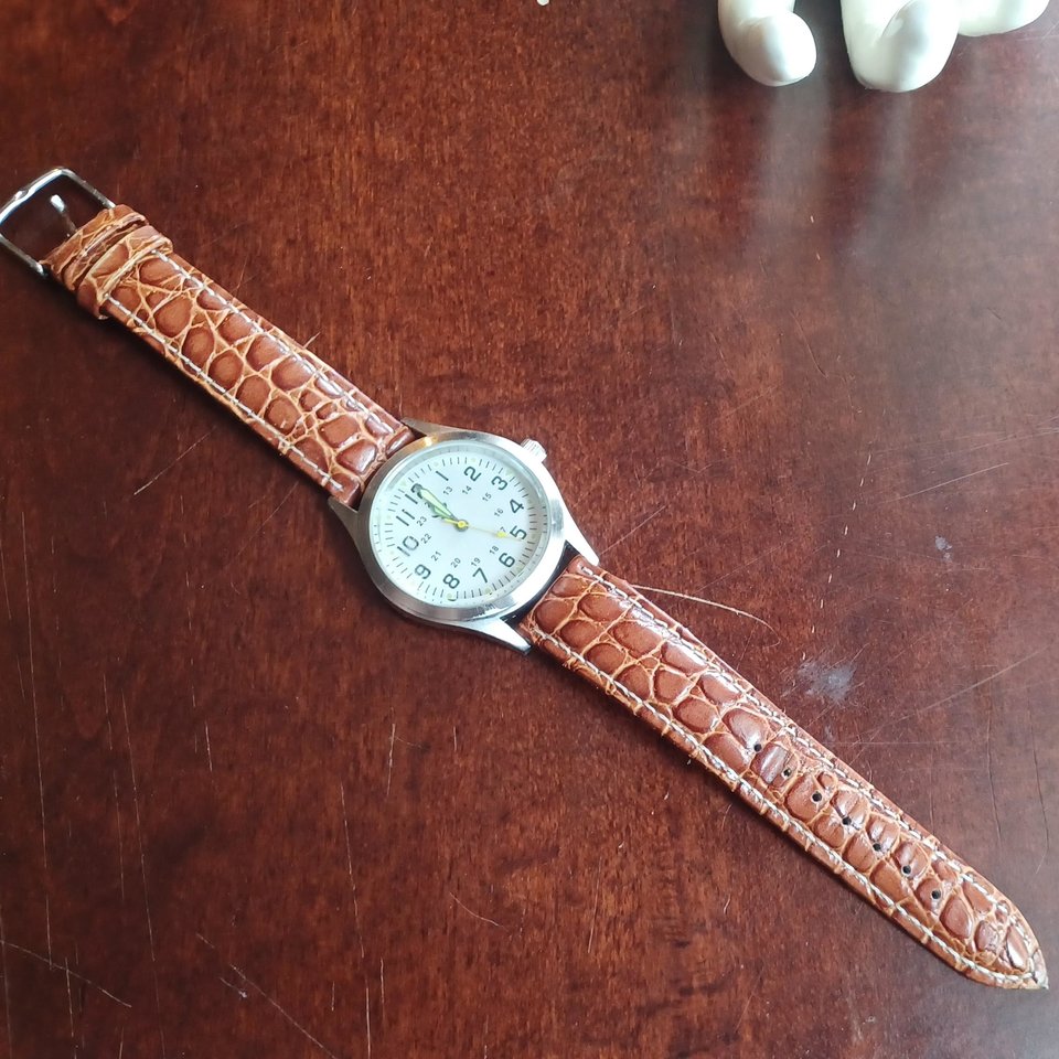 American Eagle Mens Quartz Wrist Watch 13059, Leather band, New Battery