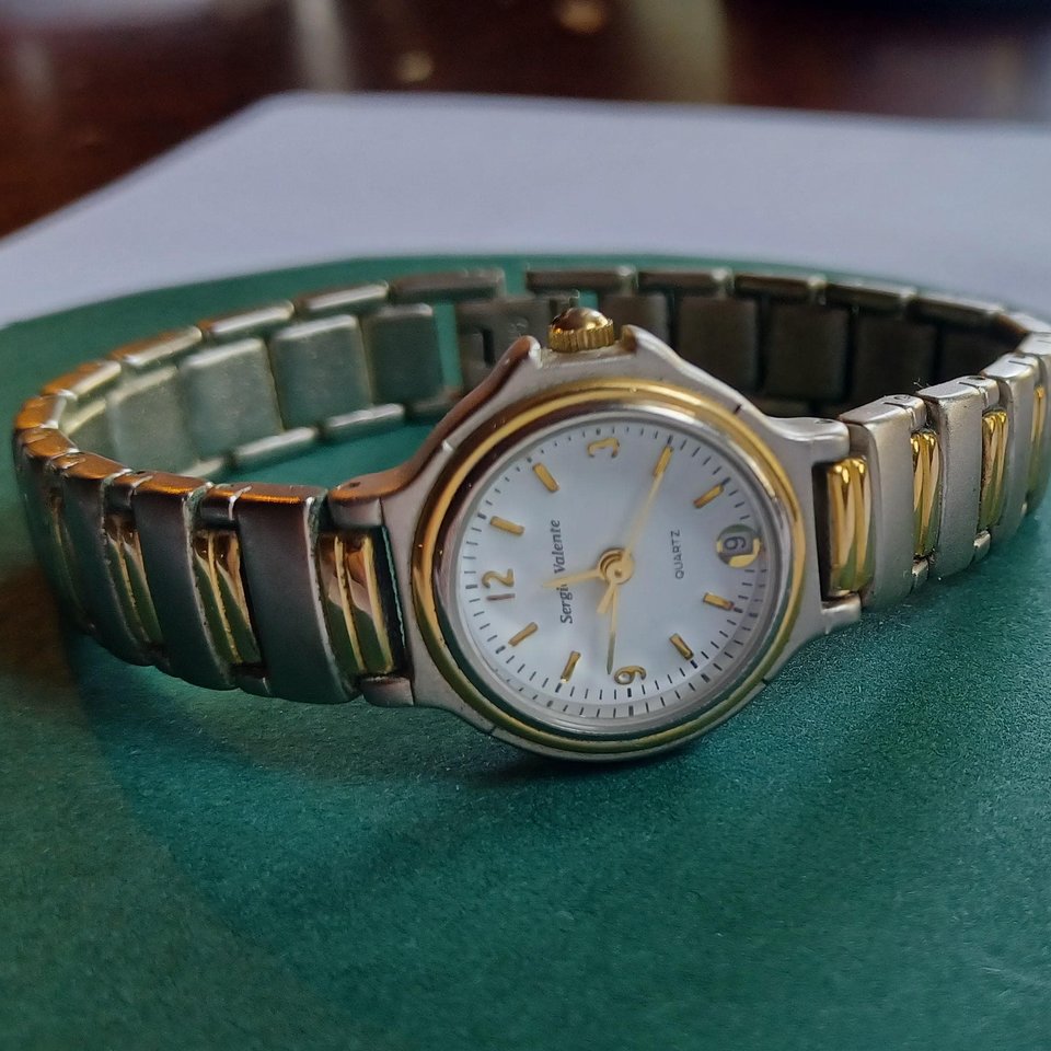 Vintage Sergio Valente Ladies Metal Link Bracelet Quartz Wrist Watch