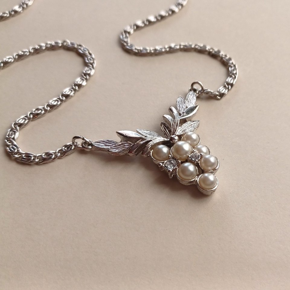 AVON Silver Tone Snail Chain With Faux Pearl and Rhinestones Grapes Center Pendant