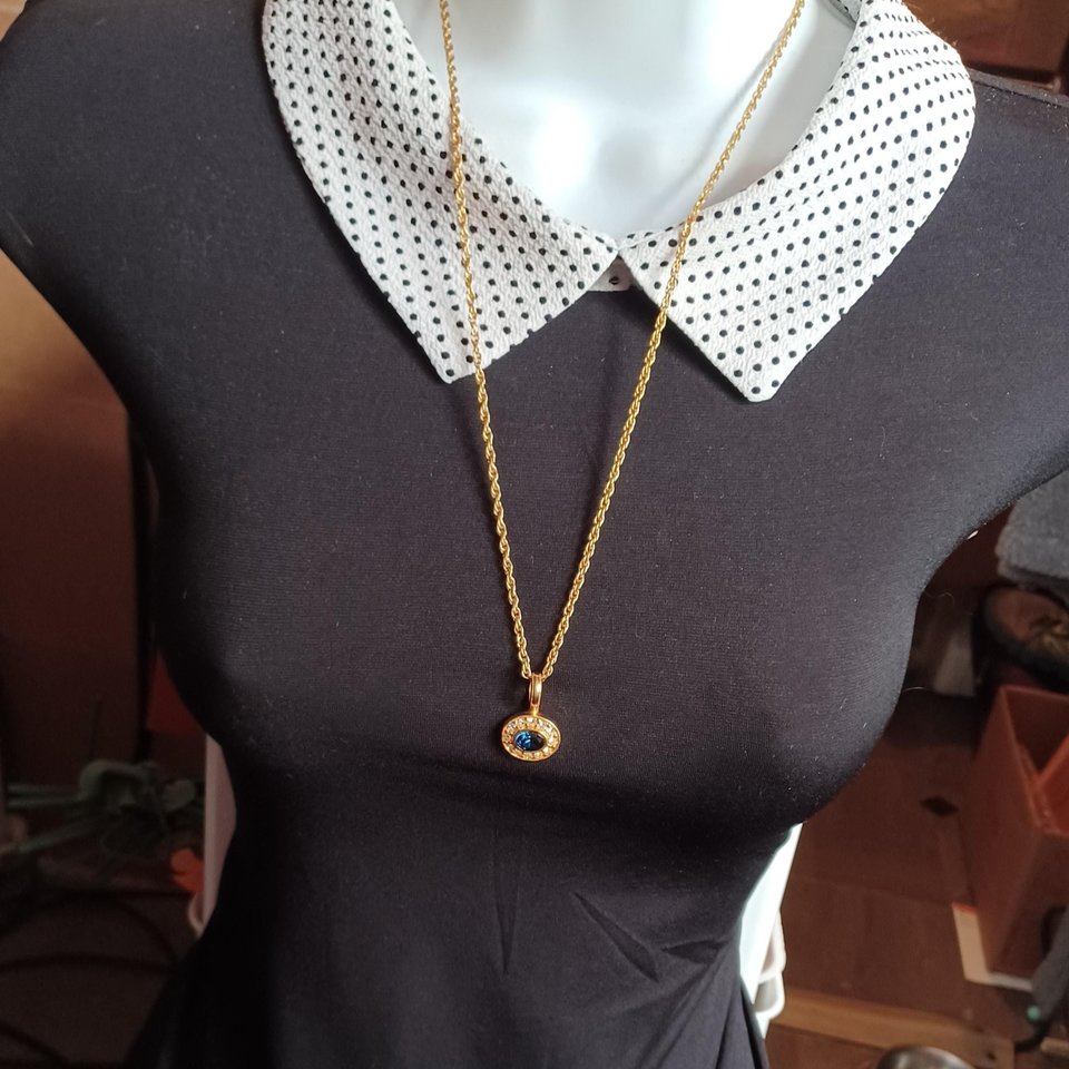 Vintage Avon Gold Tone Blue Gem and Rhinestones Pendant on Rope Chain Necklace