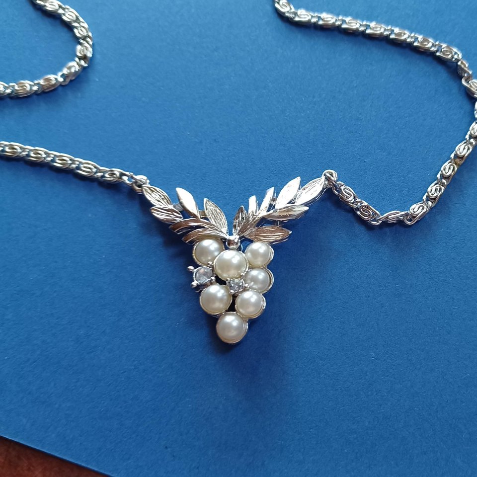 AVON Silver Tone Snail Chain With Faux Pearl and Rhinestones Grapes Center Pendant