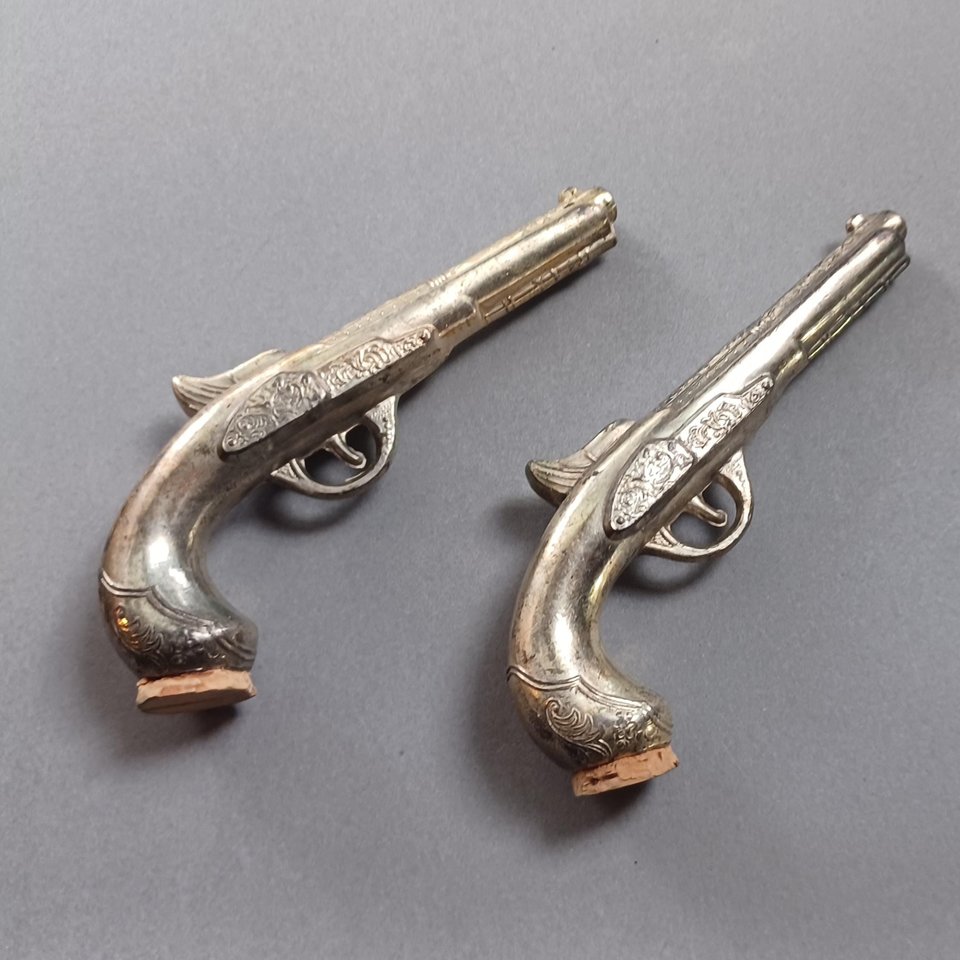 Vintage Silver Cutlass Dueling Pistols with Cork Stoppers Salt and Pepper Shakers, Collectible