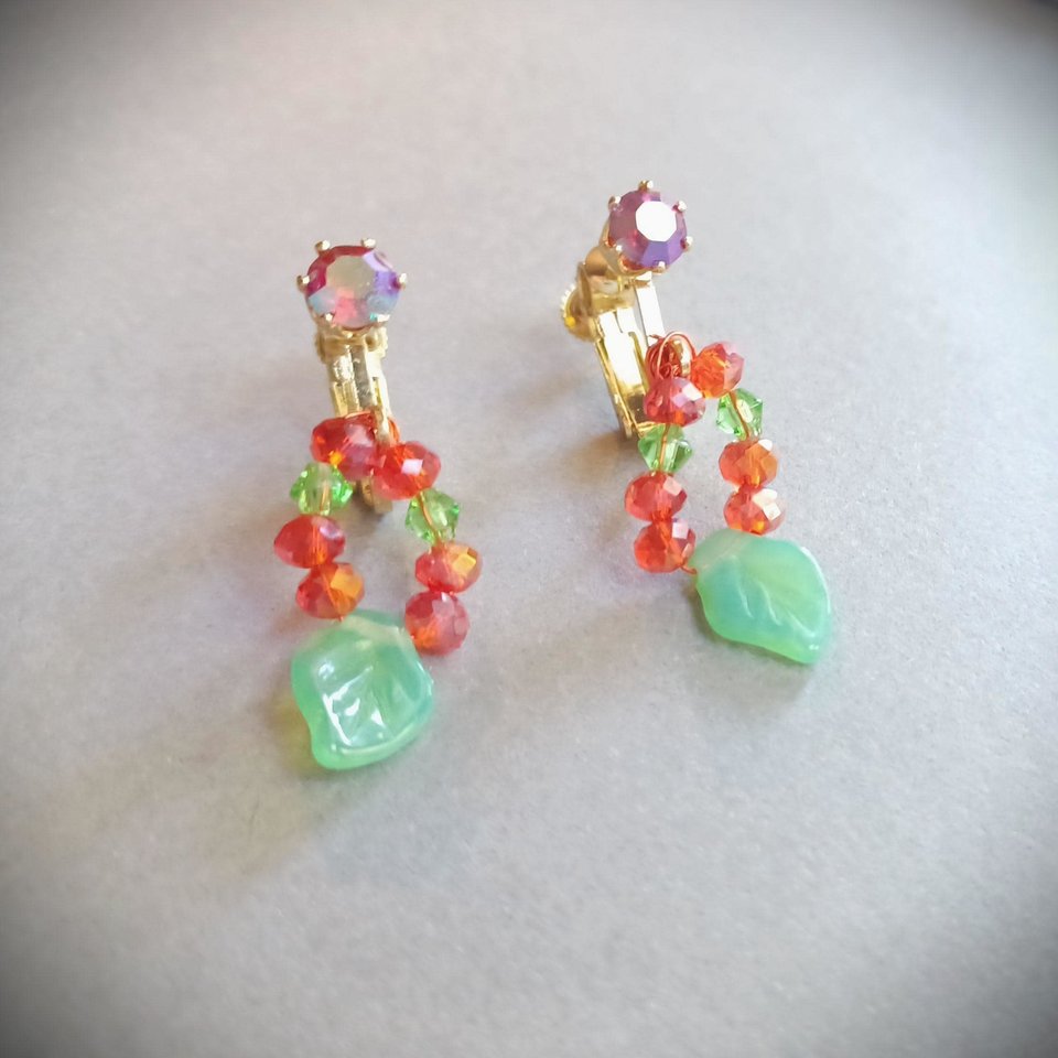 Vintage Summertime Green Leaves and Pink Flowers Glass Beads, Necklace, Stretch Bracelet and Screw Back Earrings Jewelry Set