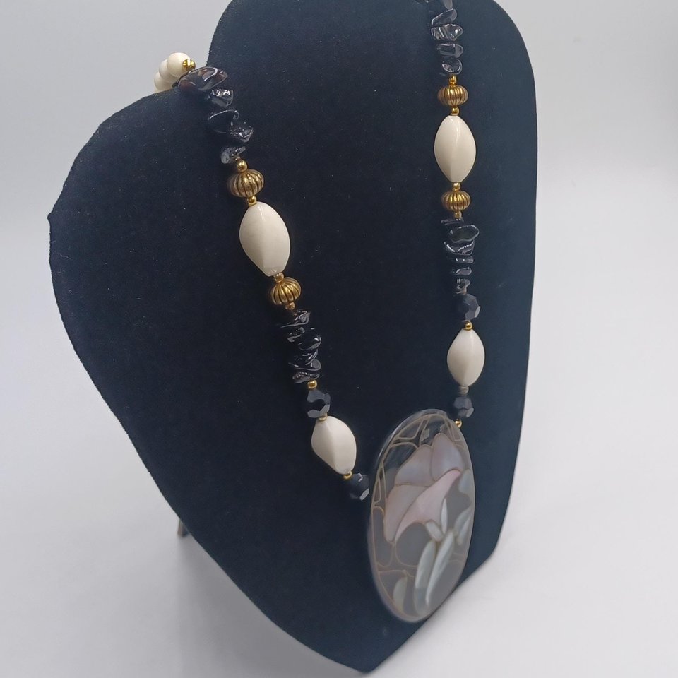 Lee Sands Mother of Pearl Inlay Large Lily Pendant Beaded Necklace
