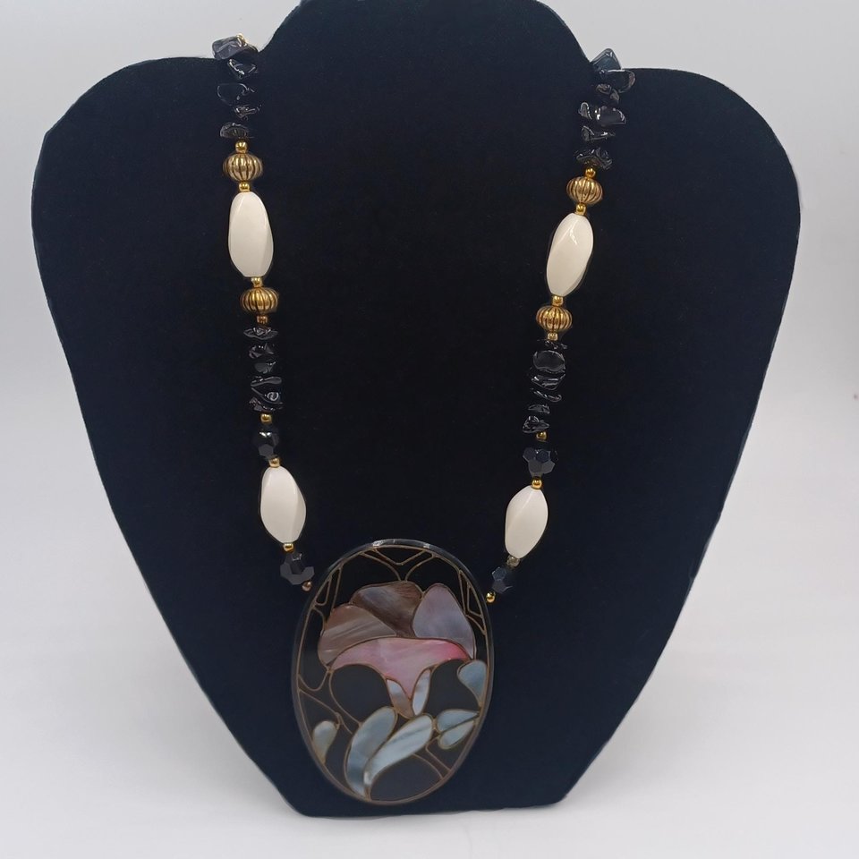 Lee Sands Mother of Pearl Inlay Large Lily Pendant Beaded Necklace