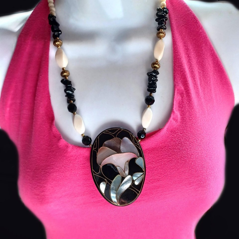Lee Sands Mother of Pearl Inlay Large Lily Pendant Beaded Necklace