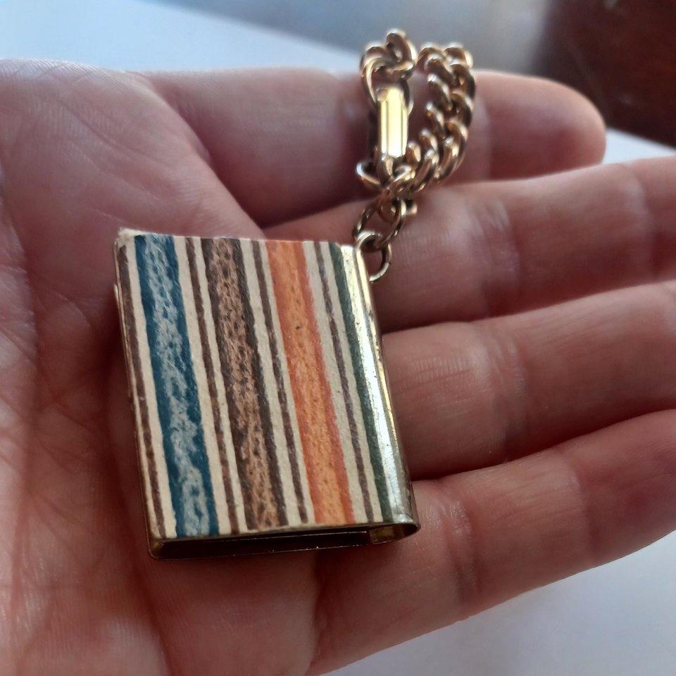 1958 Ice Capades Souvenir Picture Book Charm Gold Tone Bracelet