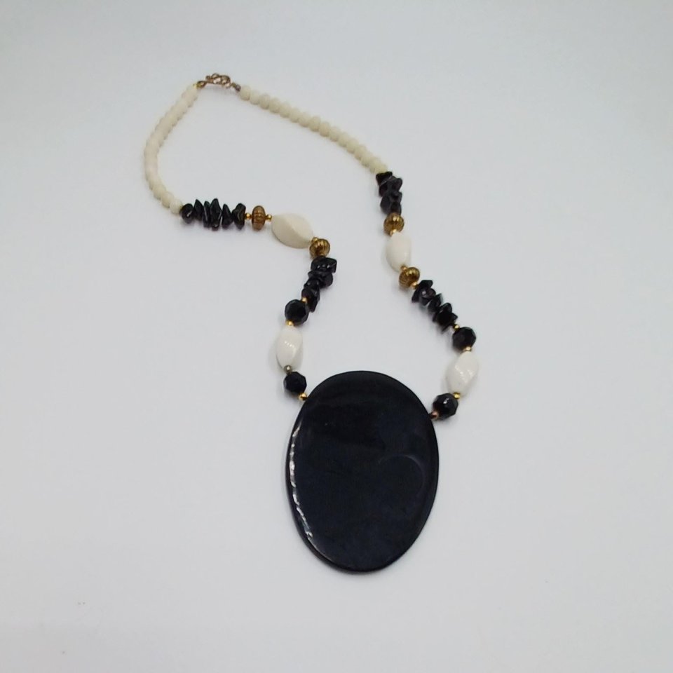 Lee Sands Mother of Pearl Inlay Large Lily Pendant Beaded Necklace