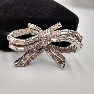 Magnificent Keyes, Rare Designer Silver Tone Rhinestone Baguette Bow Brooch