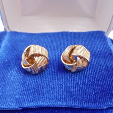 Flattering Vintage Gold Tone Figural Knots Post Earrings