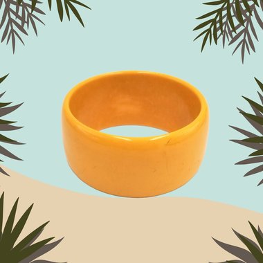 Vintage Art Deco Chunky and Wide Genuine Butterscotch Bakelite Bangle Bracelet