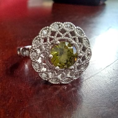 Vintage Silver Tone Filigree Olive Green Stone Fashion Ring Size 5.5