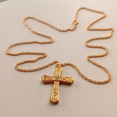Gold Tone with Rhinestone Center on Gold Tone Rope Chain Pendant Necklace