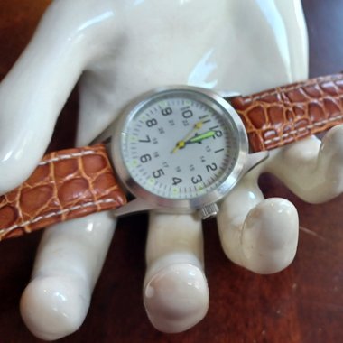 American Eagle Mens Quartz Wrist Watch 13059, Leather band, New Battery