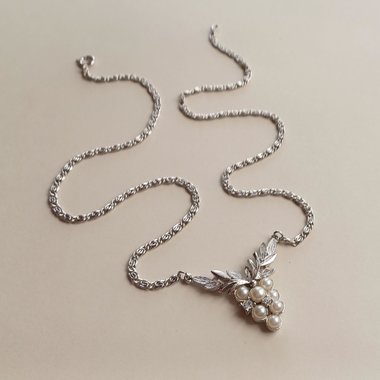 AVON Silver Tone Snail Chain With Faux Pearl and Rhinestones Grapes Center Pendant