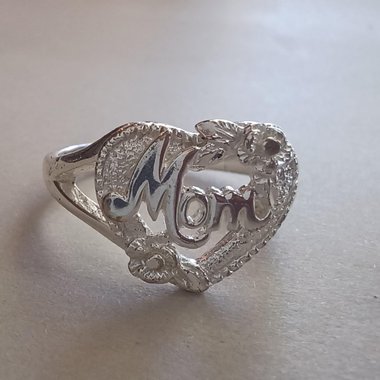 Sterling Silver Heart "Mom" Ring Made in Peru, Size 6.75, Gift for Mom, New Mom, Wife