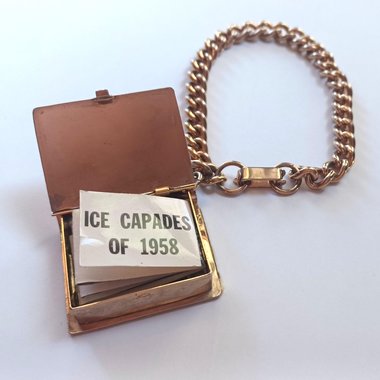 1958 Ice Capades Souvenir Picture Book Charm Gold Tone Bracelet
